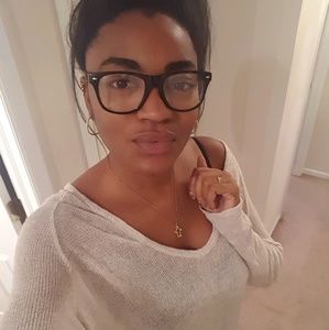 Meet your Posher, Ebony